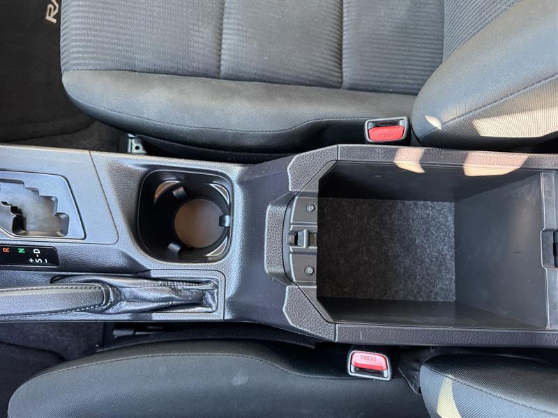 Toyota RAV4 LE FWD 2016