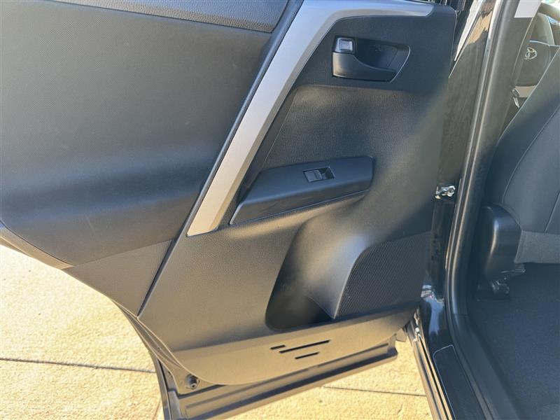 Toyota RAV4 LE FWD 2016