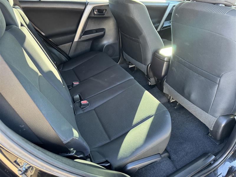 Toyota RAV4 LE FWD 2016