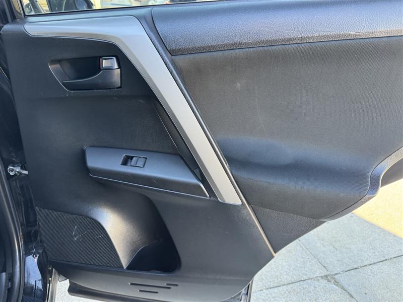 Toyota RAV4 LE FWD 2016