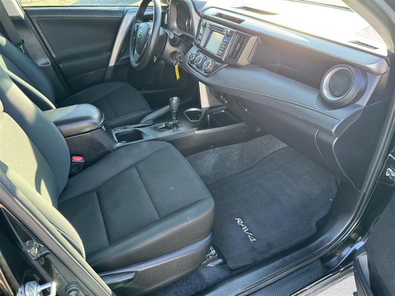 Toyota RAV4 LE FWD 2016
