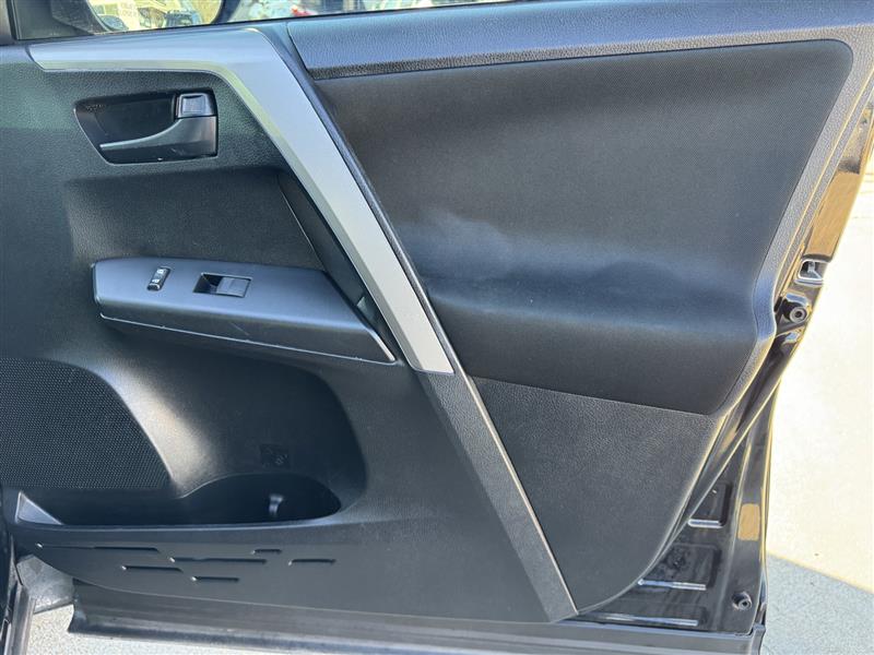 Toyota RAV4 LE FWD 2016