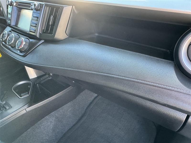 Toyota RAV4 LE FWD 2016