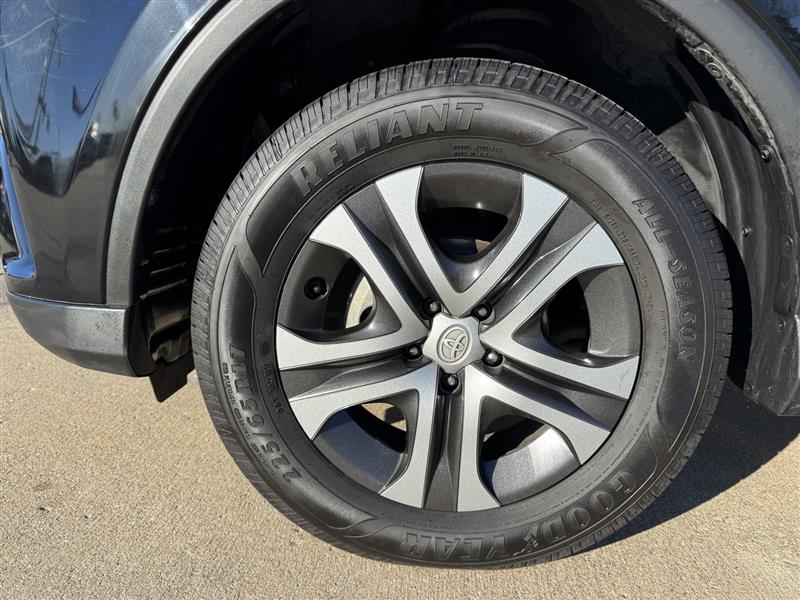 Toyota RAV4 LE FWD 2016