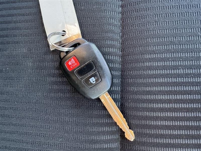 Toyota RAV4 LE FWD 2016