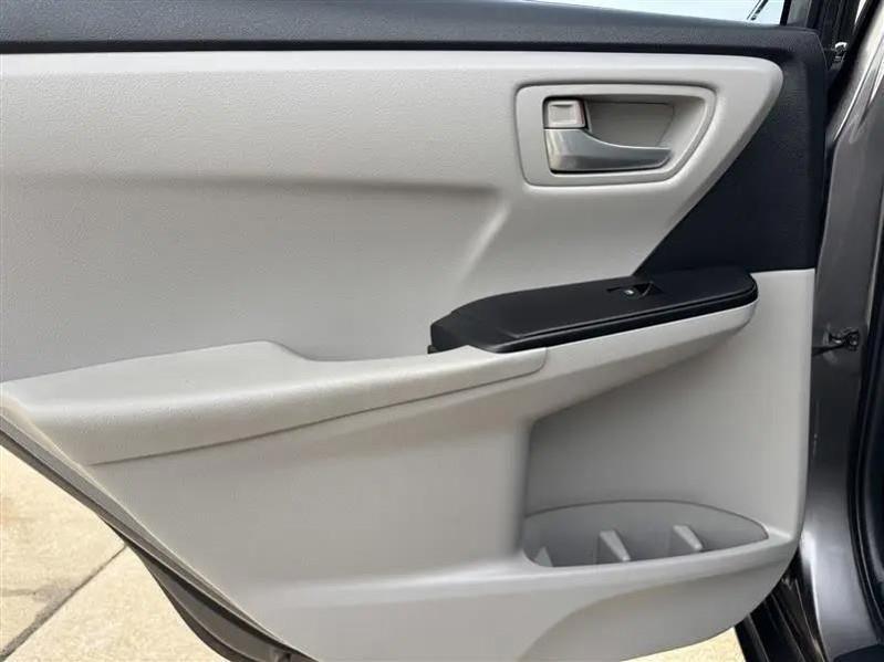 Toyota Camry SE 2016