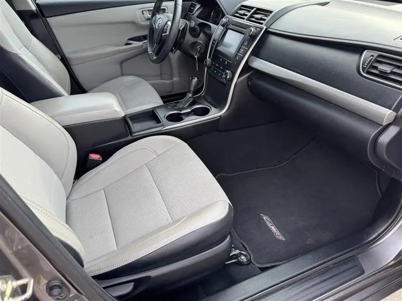 Toyota Camry SE 2016