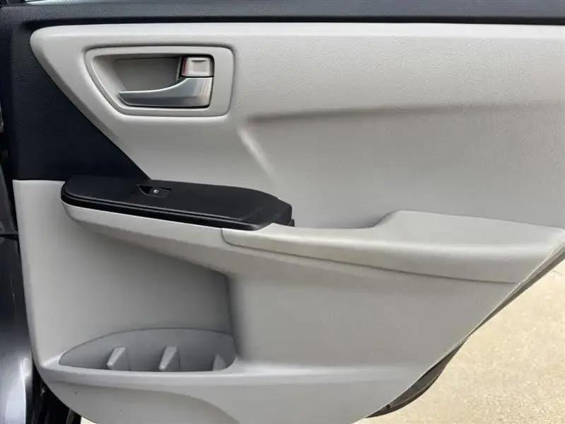 Toyota Camry SE 2016