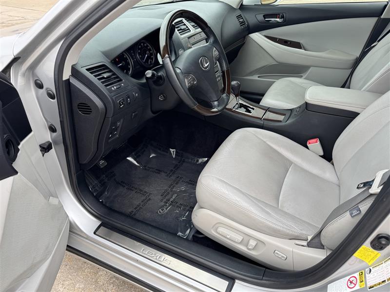 Lexus ES 350 Sedan 2011