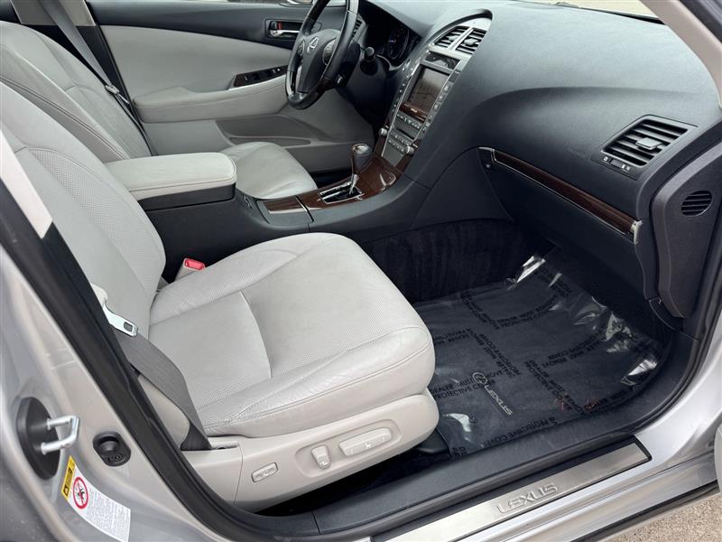 Lexus ES 350 Sedan 2011