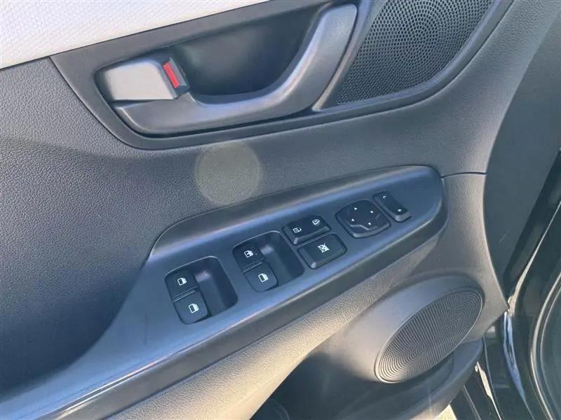 Hyundai Kona SE AWD 2021