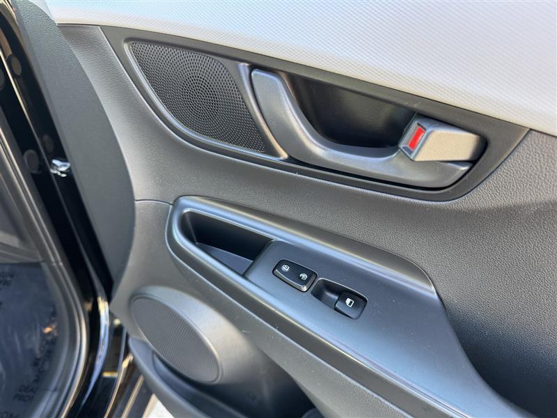 Hyundai Kona SE AWD 2021