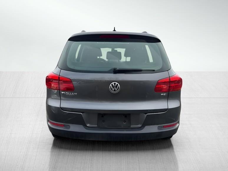 Volkswagen Tiguan S 2016