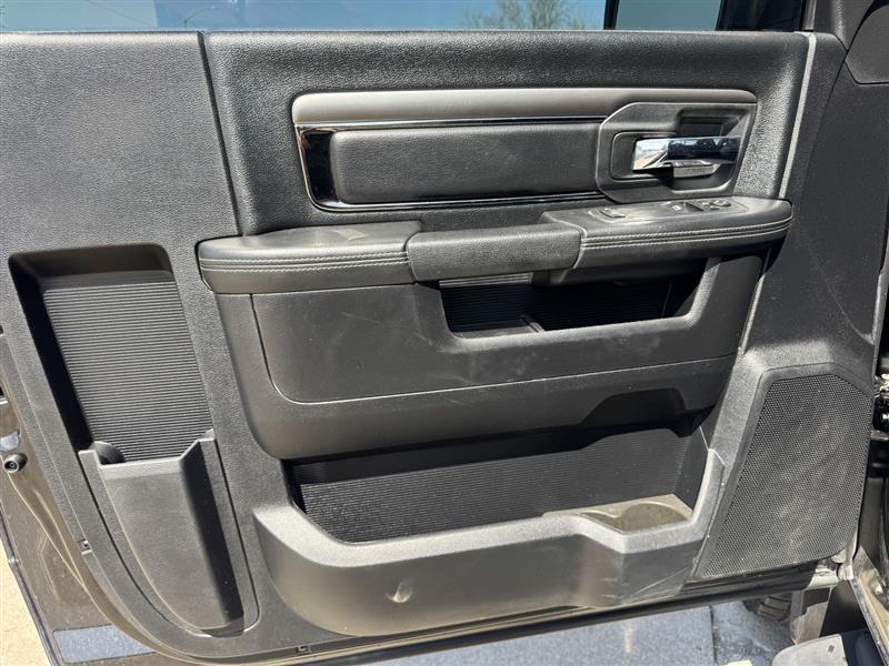 RAM 1500 SPORT SWB 4WD 2015