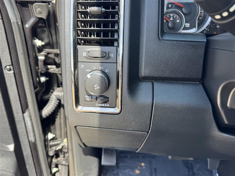 RAM 1500 SPORT SWB 4WD 2015