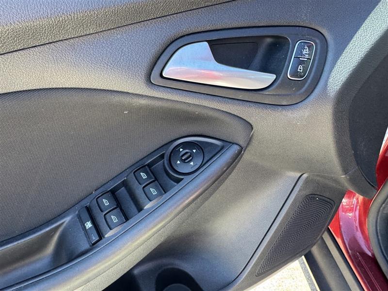 Ford Focus SE Sedan 2017