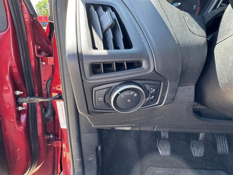 Ford Focus SE Sedan 2017