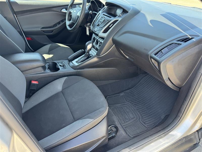 Ford Focus SE Sedan 2014