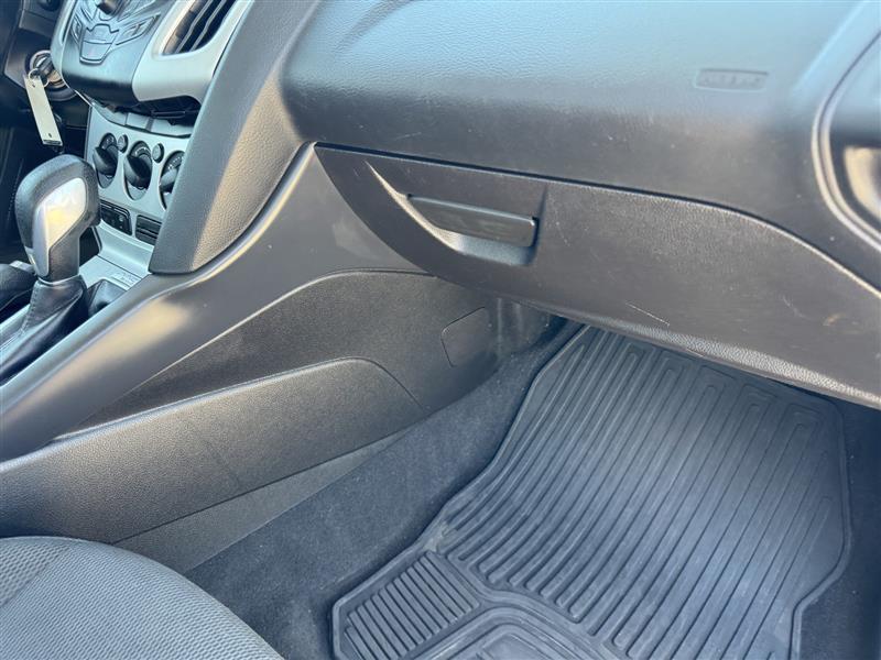 Ford Focus SE Sedan 2014