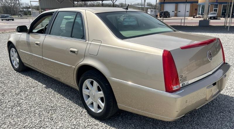 Cadillac DTS Sedan 2006