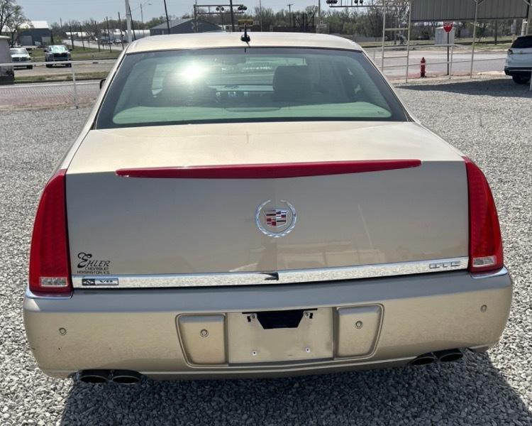 Cadillac DTS Sedan 2006