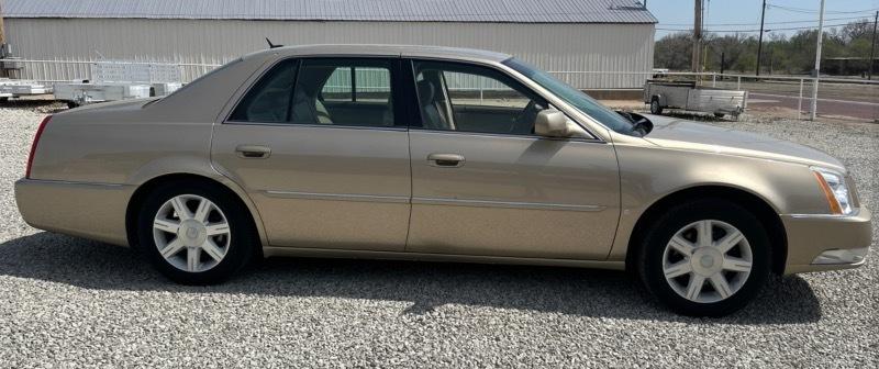 Cadillac DTS Sedan 2006