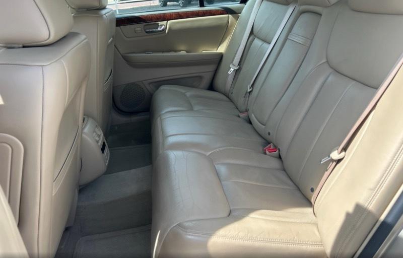 Cadillac DTS Sedan 2006