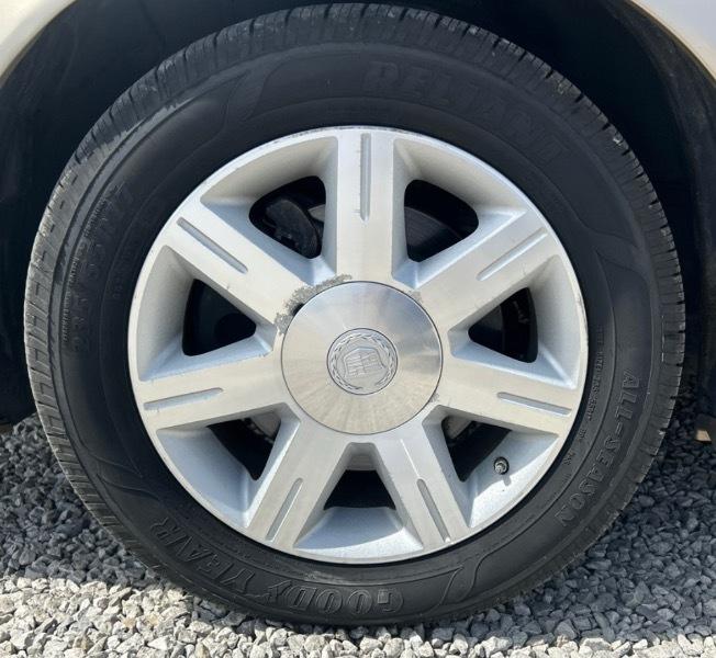 Cadillac DTS Sedan 2006