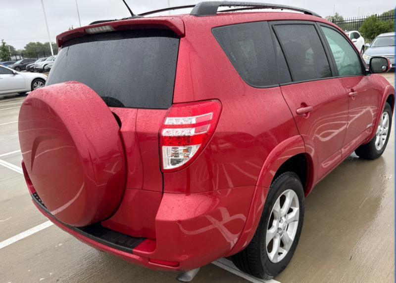 Toyota RAV4 Limited FWD 2011