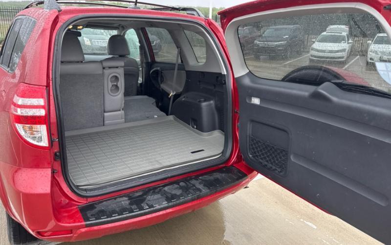 Toyota RAV4 Limited FWD 2011