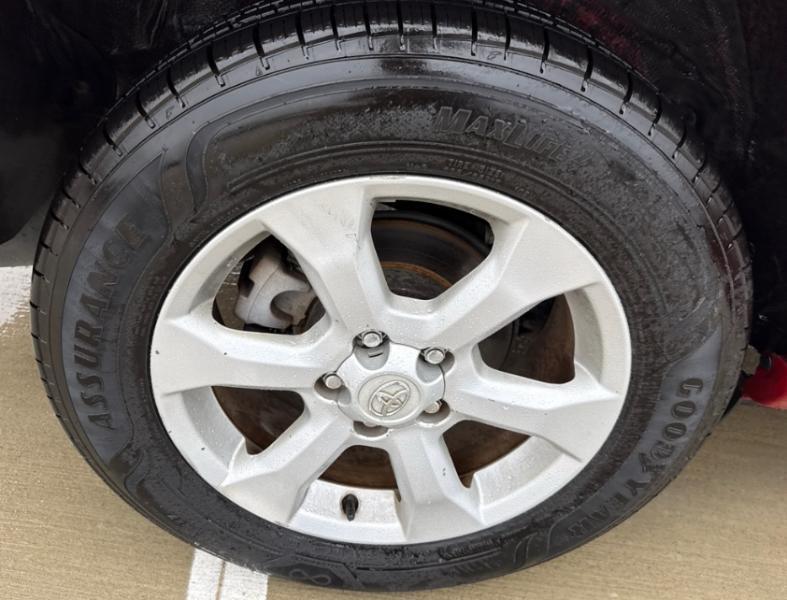 Toyota RAV4 Limited FWD 2011