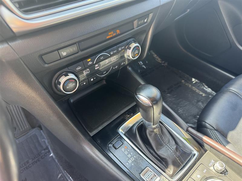 Mazda MAZDA3 Touring 4D Sedan 2017