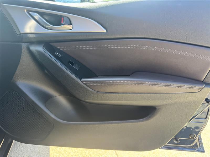 Mazda MAZDA3 Touring 4D Sedan 2017