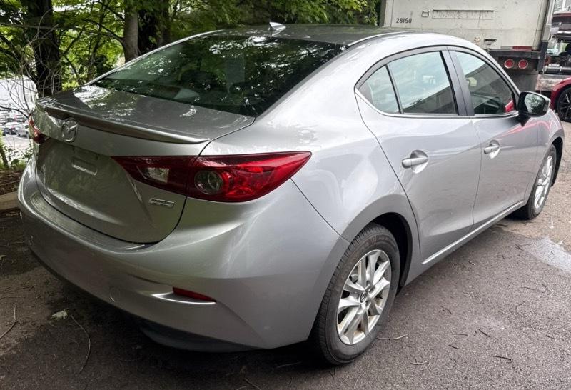 Mazda MAZDA3  2015
