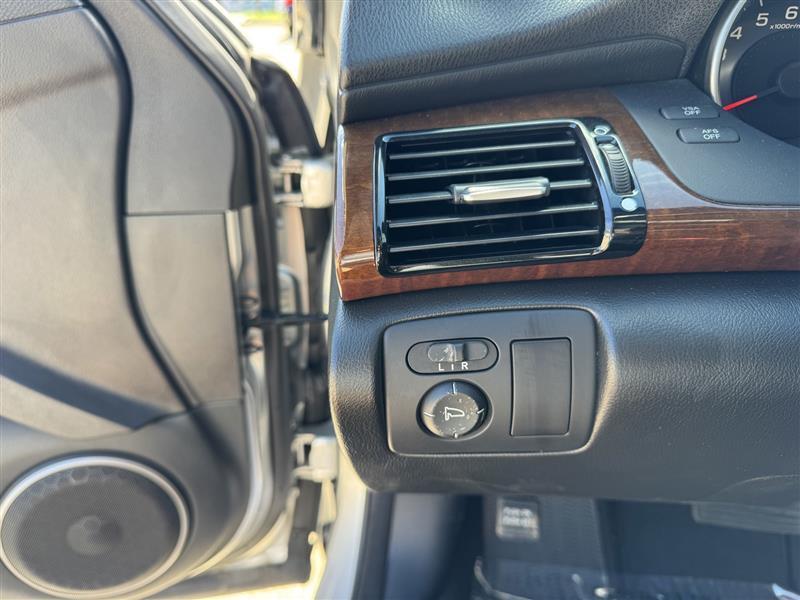 Acura RL 3.5RL with Navigation System 2005