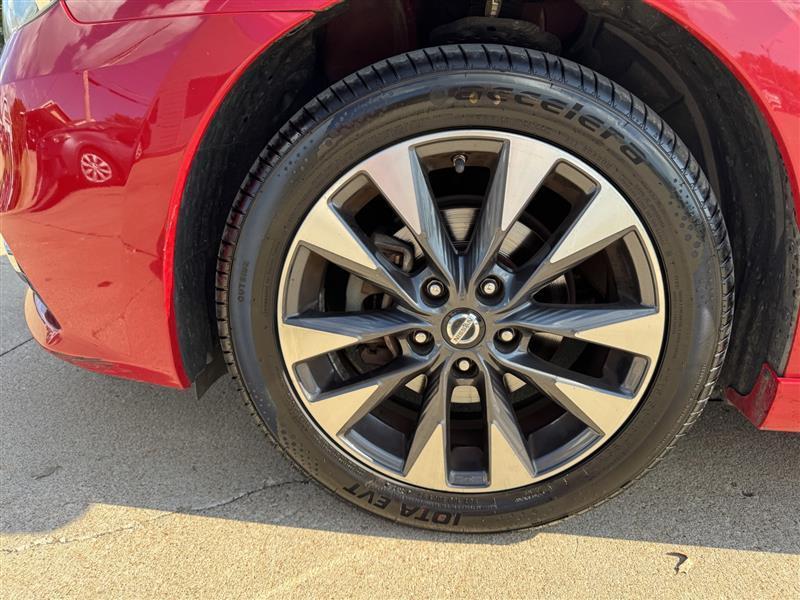Nissan Sentra SR Sedan 2016