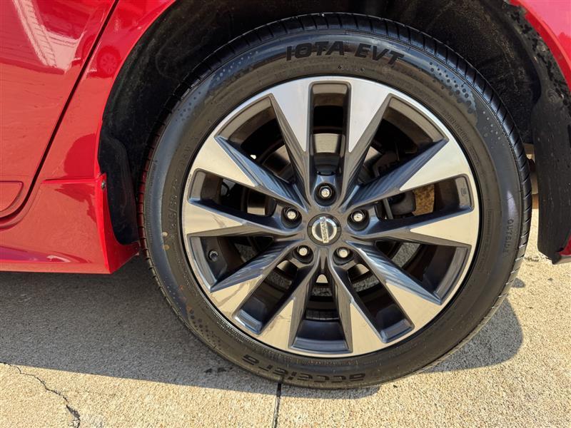 Nissan Sentra SR Sedan 2016