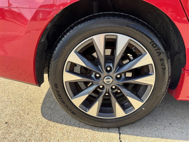 Nissan Sentra SR Sedan 2016