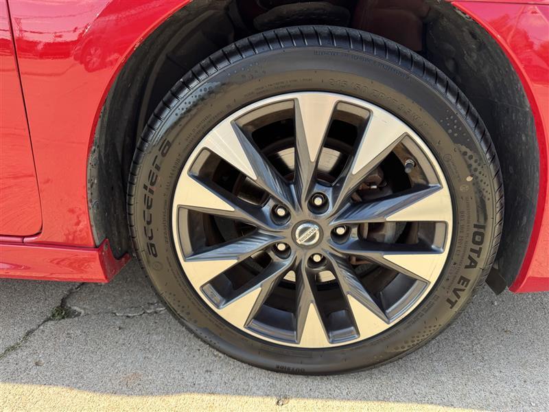 Nissan Sentra SR Sedan 2016