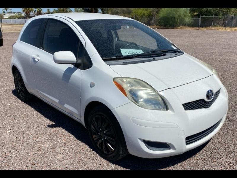 Toyota Yaris Base 2D Hatchback 2011