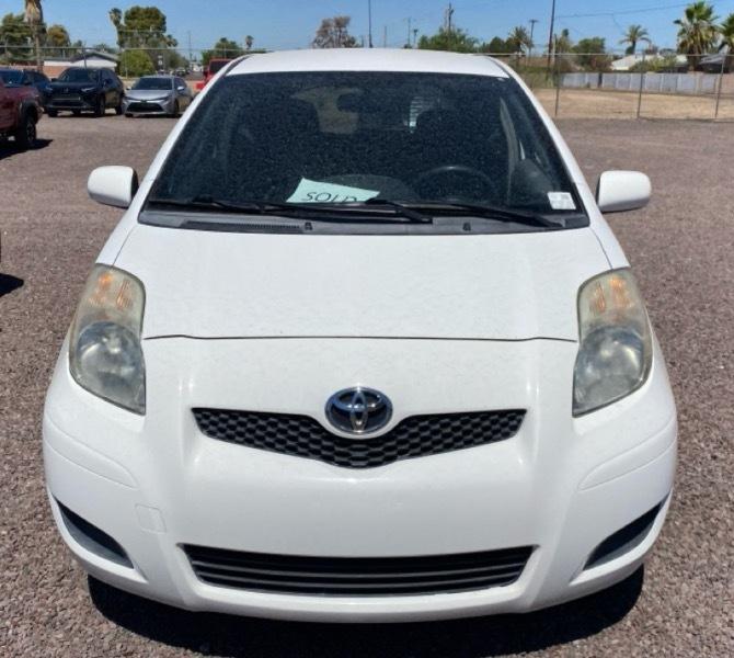 Toyota Yaris Base 2D Hatchback 2011
