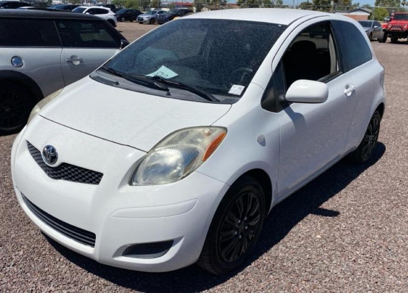 Toyota Yaris Base 2D Hatchback 2011