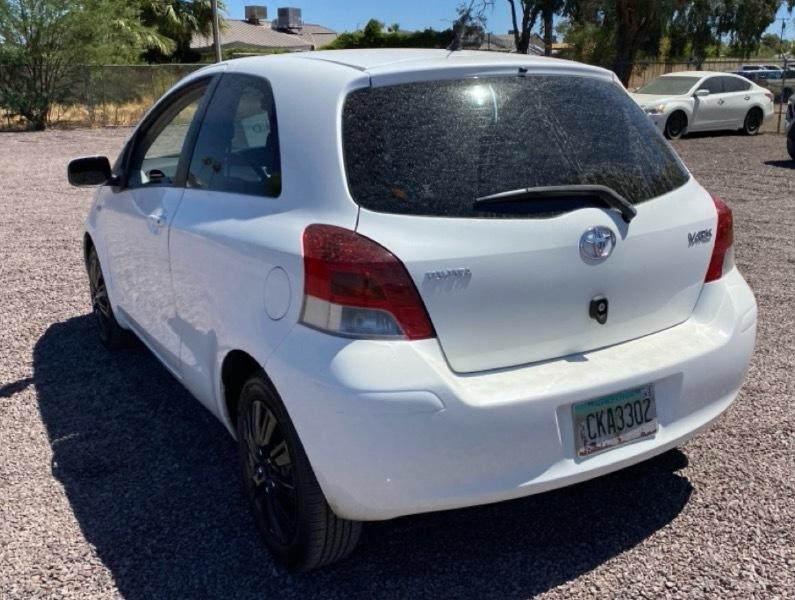 Toyota Yaris Base 2D Hatchback 2011