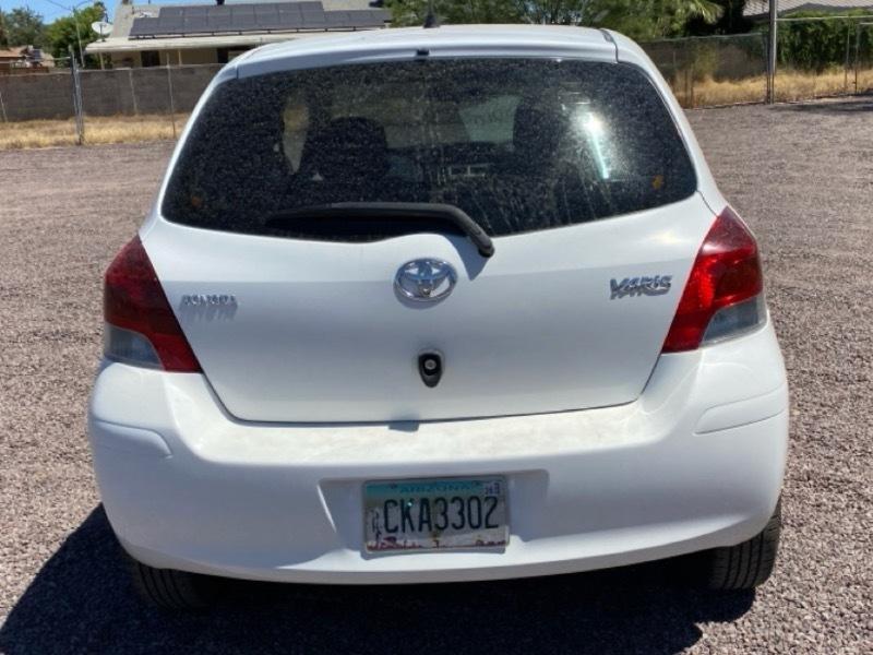 Toyota Yaris Base 2D Hatchback 2011