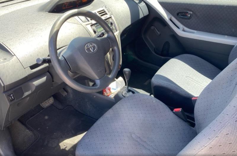 Toyota Yaris Base 2D Hatchback 2011