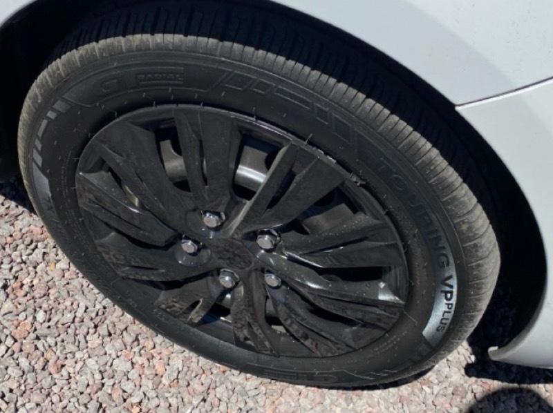 Toyota Yaris Base 2D Hatchback 2011