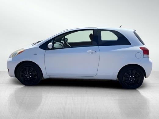 Toyota Yaris Base 2D Hatchback 2011
