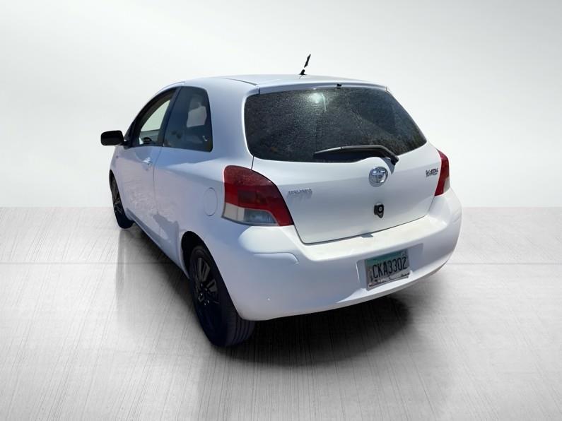 Toyota Yaris Base 2D Hatchback 2011