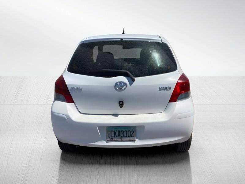 Toyota Yaris Base 2D Hatchback 2011