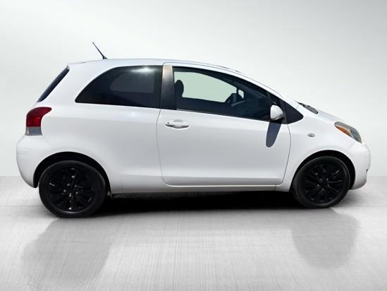 Toyota Yaris Base 2D Hatchback 2011